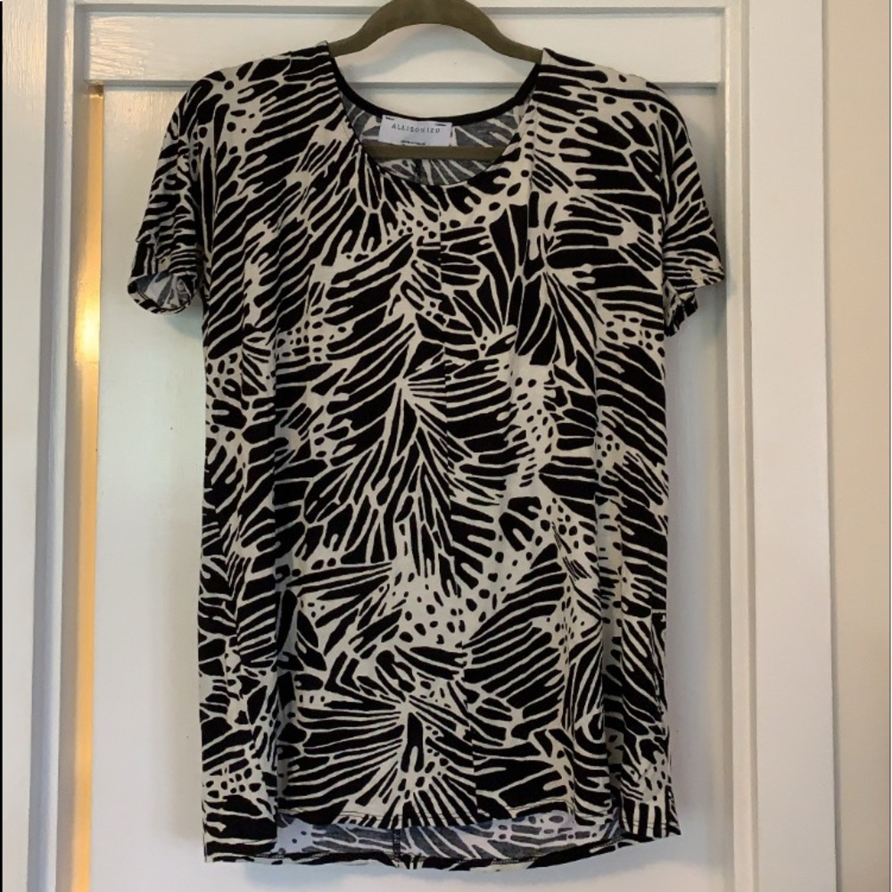 Allison izu black and white top